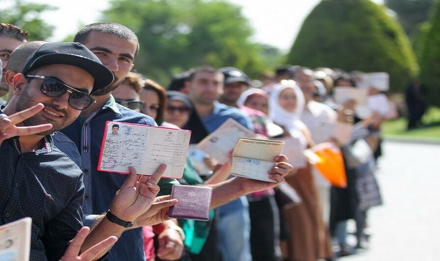 حضور در میدان انتخابات پیروزی کشور را در پی دارد