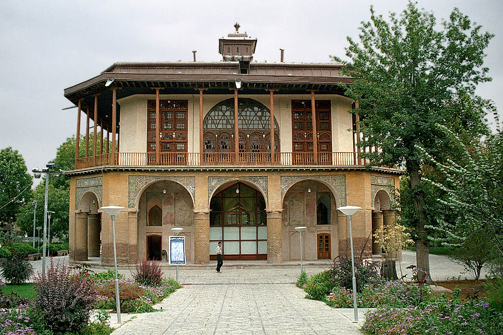 عمارت چهل ستون قزوین عمارت چهل ستون قزوین