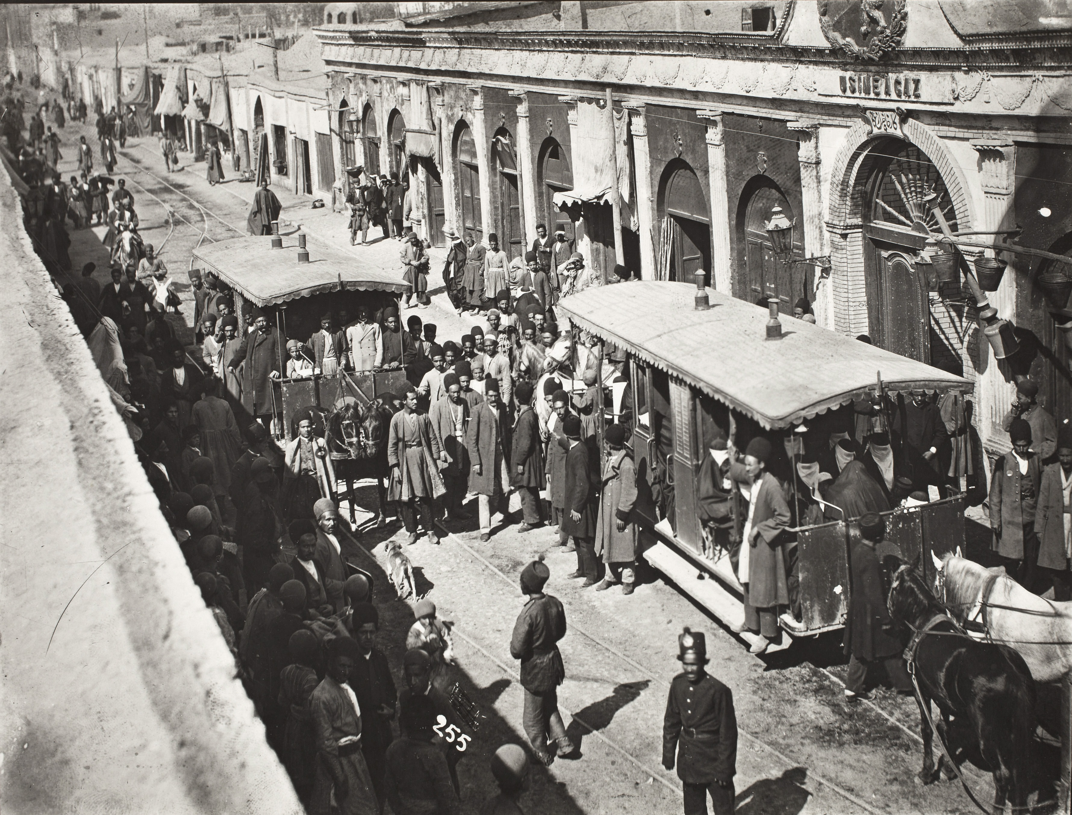Cheragh Gāz Street, circa 1880.jpg