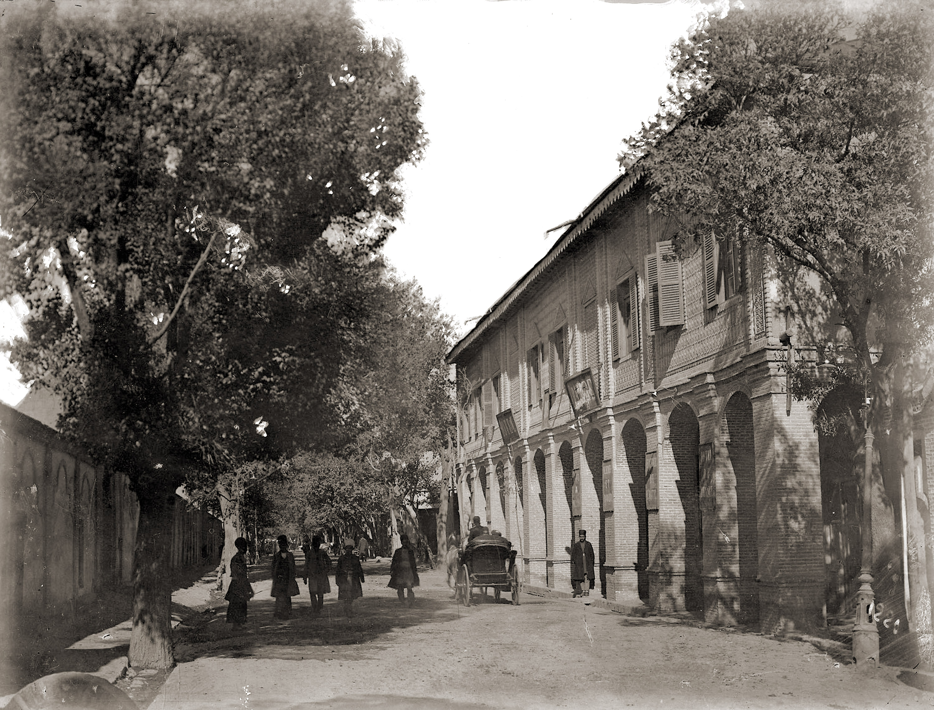 Cheragh Bargh Street c. 1910.jpg