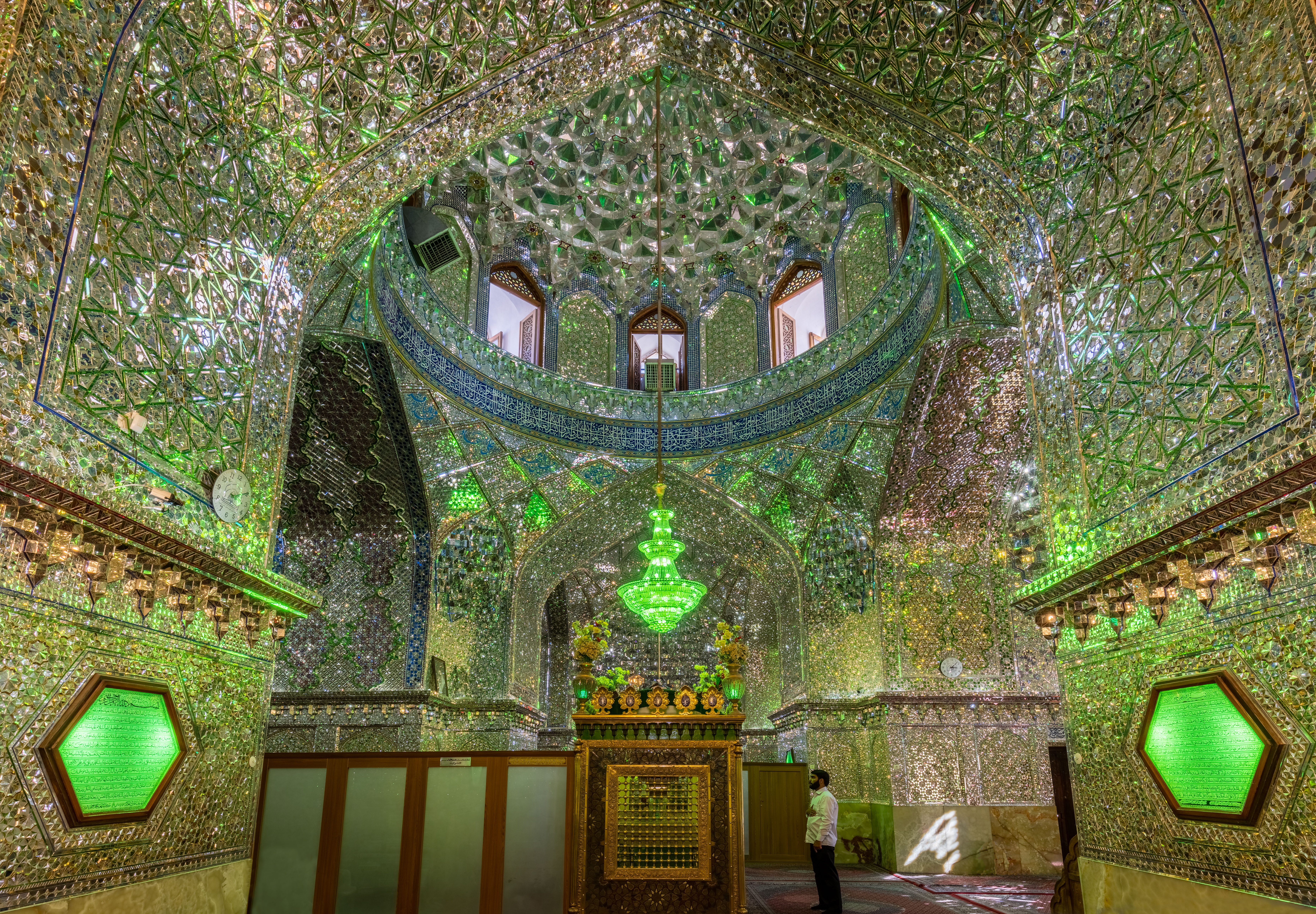 Mausoleo de Emir Ali, Shiraz, Irán, 2016-09-24, DD 21-23 HDR.jpg