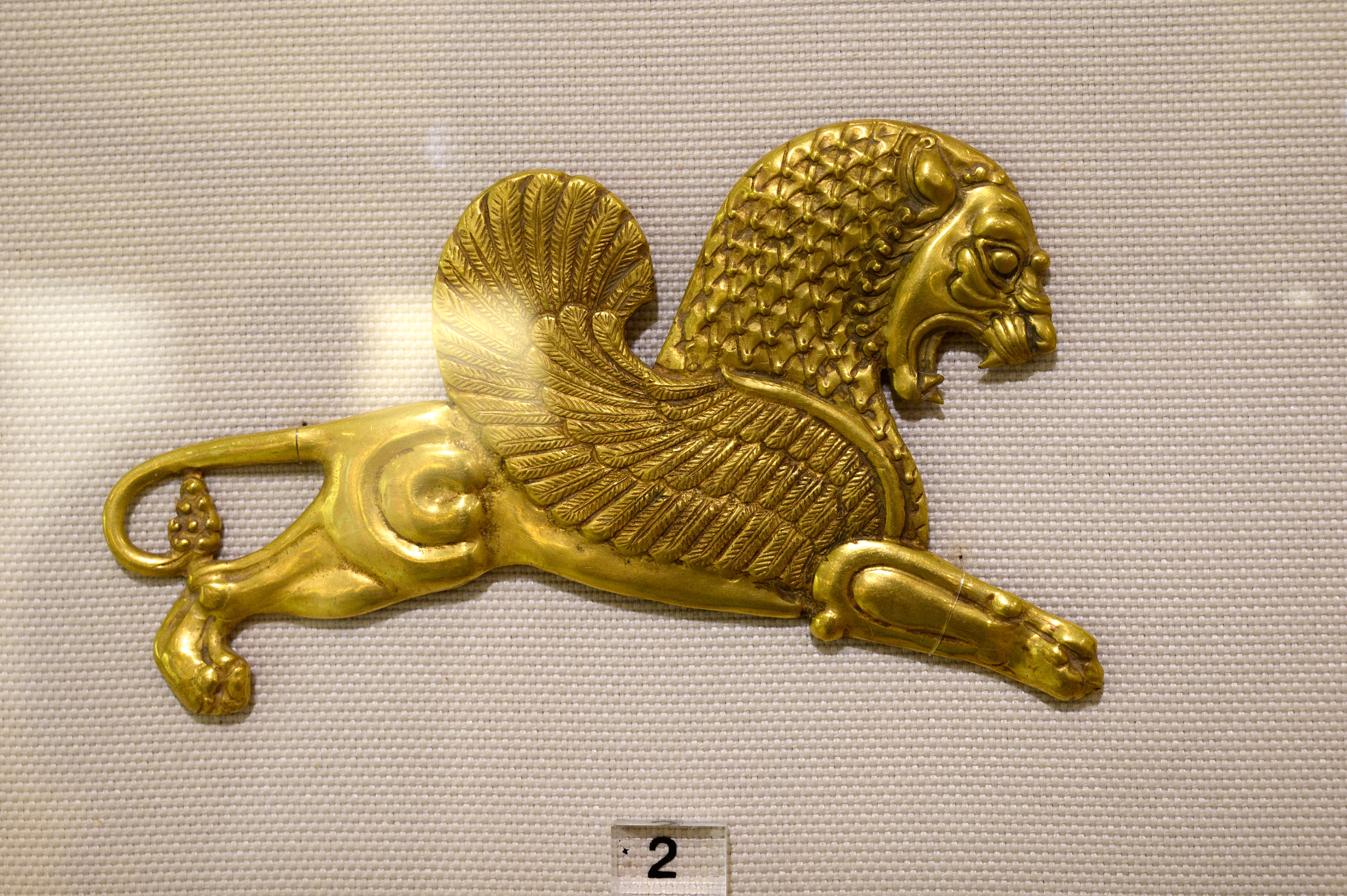 Winged lion, Gold plate, Persian Art, 5th century BC, Kanellopoulos Museum, 225044.jpg